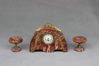 Uhr mit 2 Vasen im Stil des Second Empire um 1870